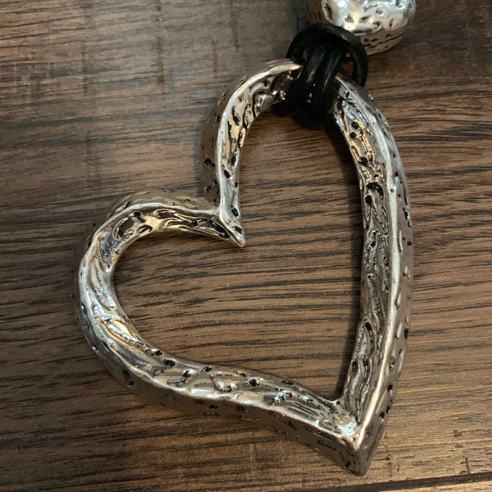 ✨LAST ONE✨PARIS✨Antique Hammered Heart Necklace - Picture 7 of 8